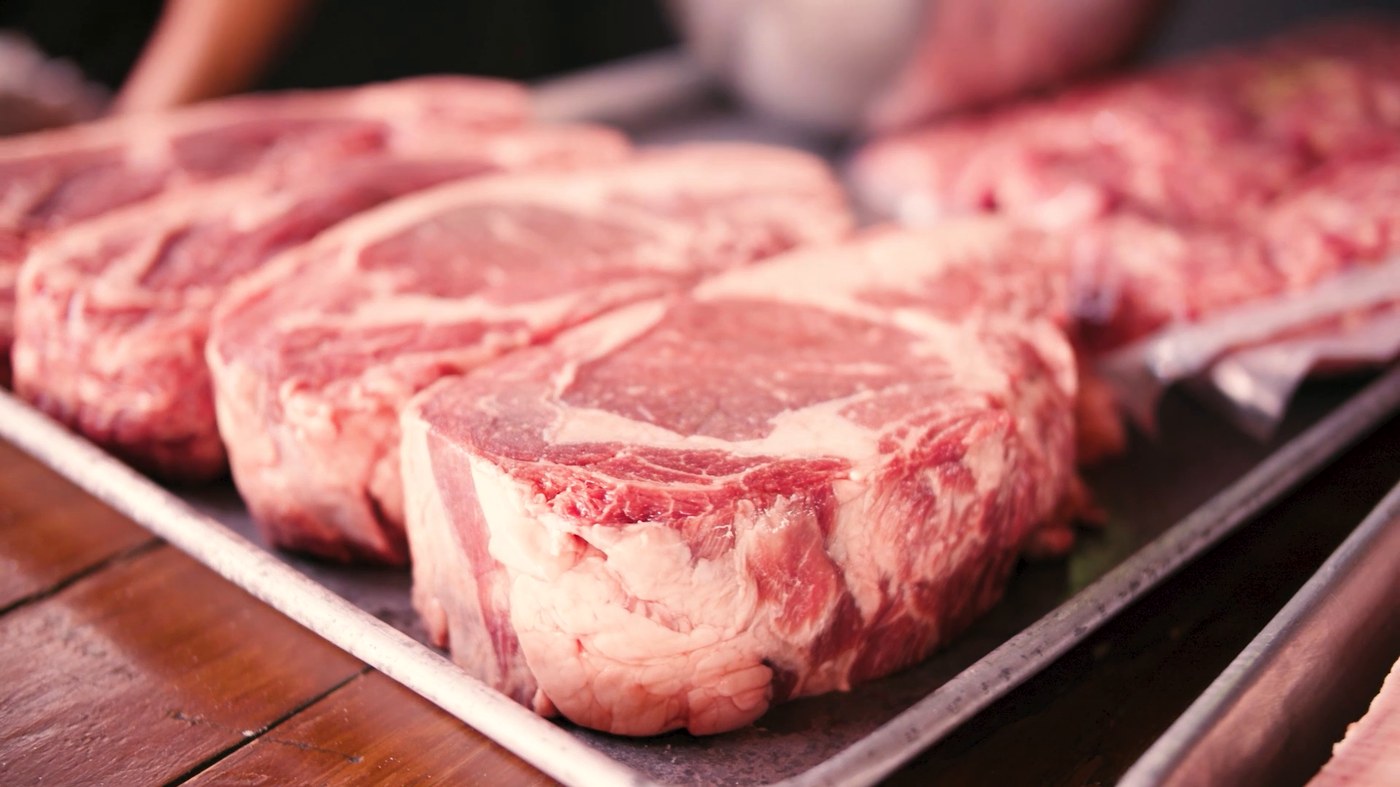 Carne premium en bandeja